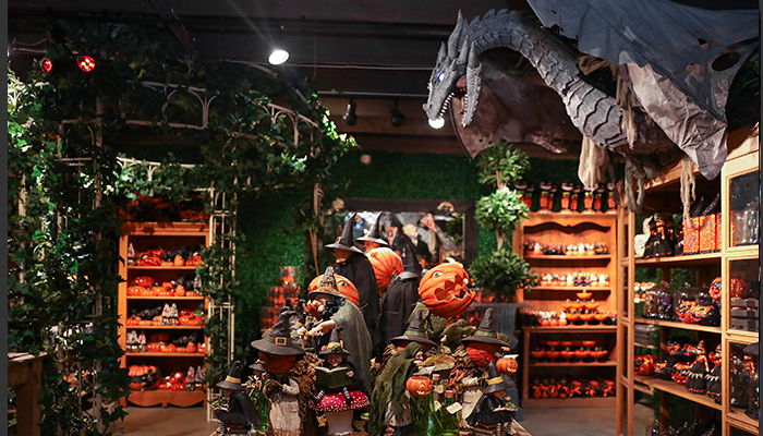 Roger S Garden Halloween Boutique Malice In Wonderland Visit